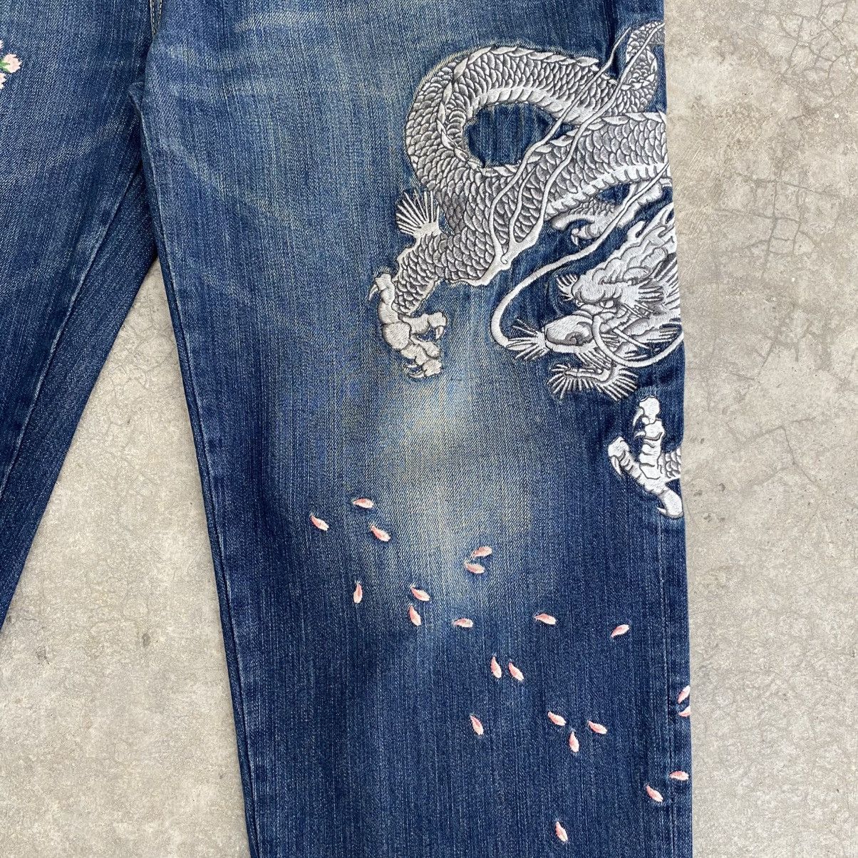 Karakuri Tamashii Japanese Embroidered Dragon & Cherry Blossom Sakura Motif Size US 41 - 5 Thumbnail