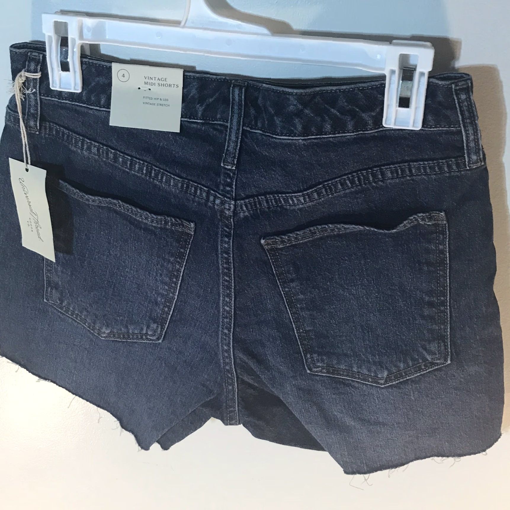 Vintage Universal Thread Dark Wash Midi Shorts Womens Size 4 Blue Stretch Casual Everyday Size 27" / US 4 / IT 40 - 3 Thumbnail