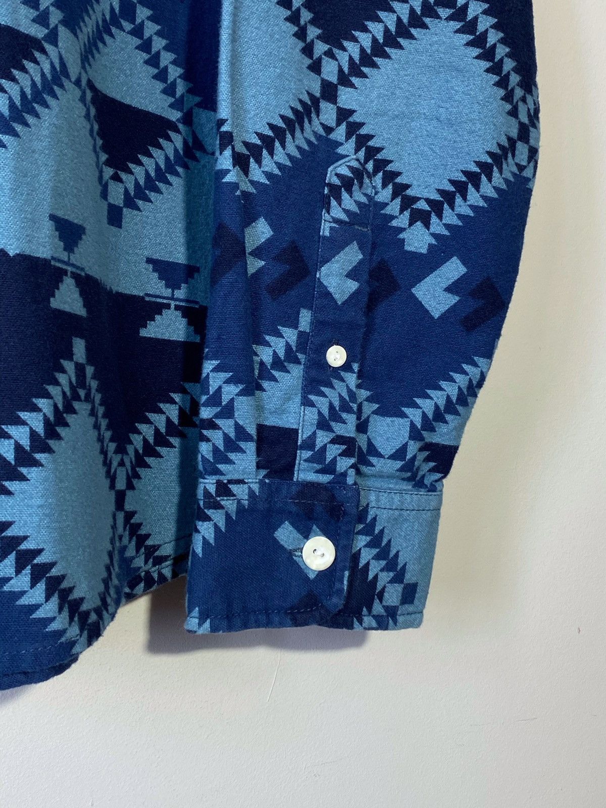 Carhartt Carhartt geometry pattern all overprint long sleeve shirt Size US XL / EU 56 / 4 - 7 Thumbnail