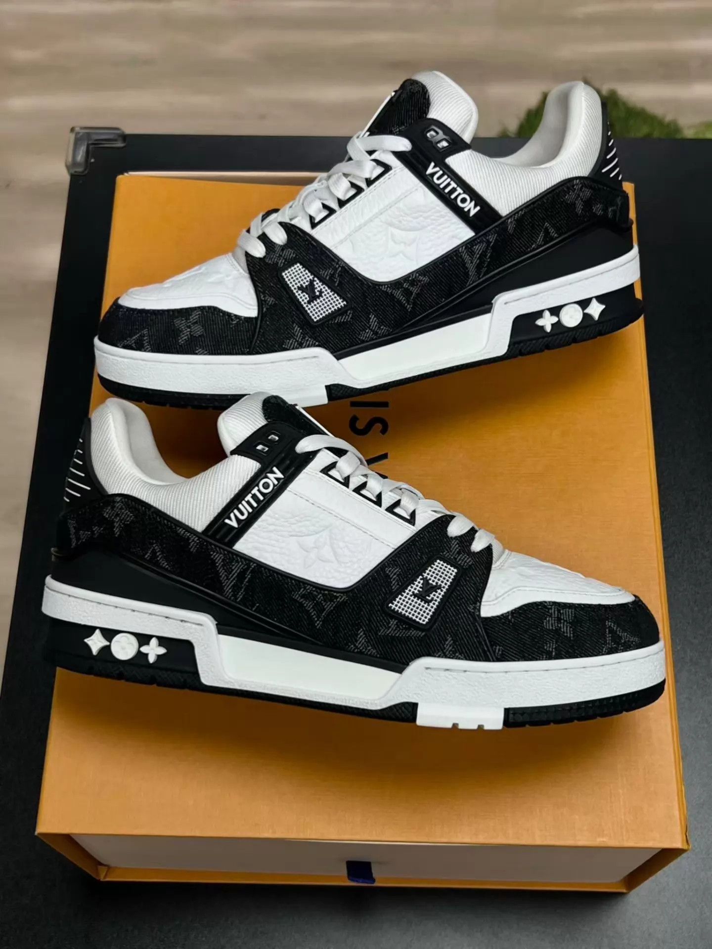 Louis Vuitton LV TRAINER Black White Denim Panda 38 Near New 25 Size US 7.5 / IT 37.5 - 5 Thumbnail