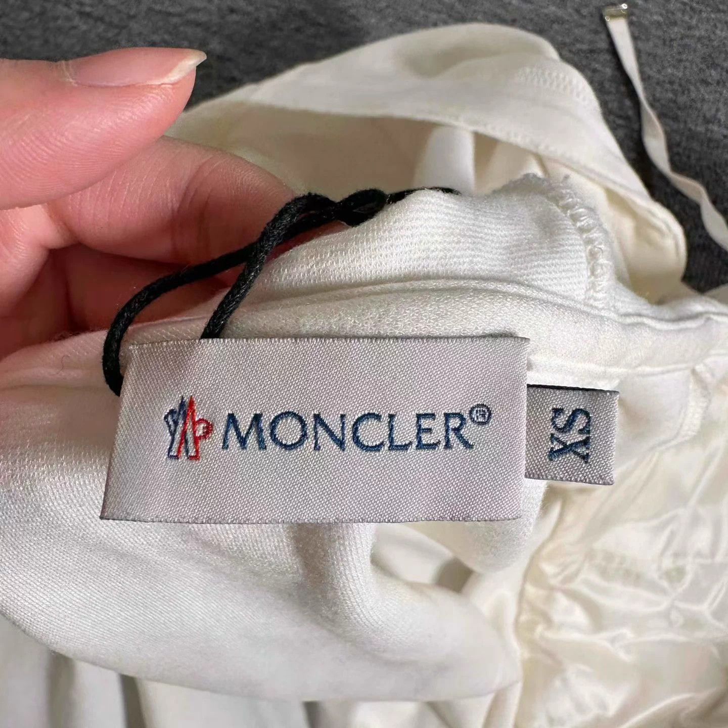 Moncler MONCLER down short-sleeve XS 99 New Size XS / US 0-2 / IT 36-38 - 5 Thumbnail