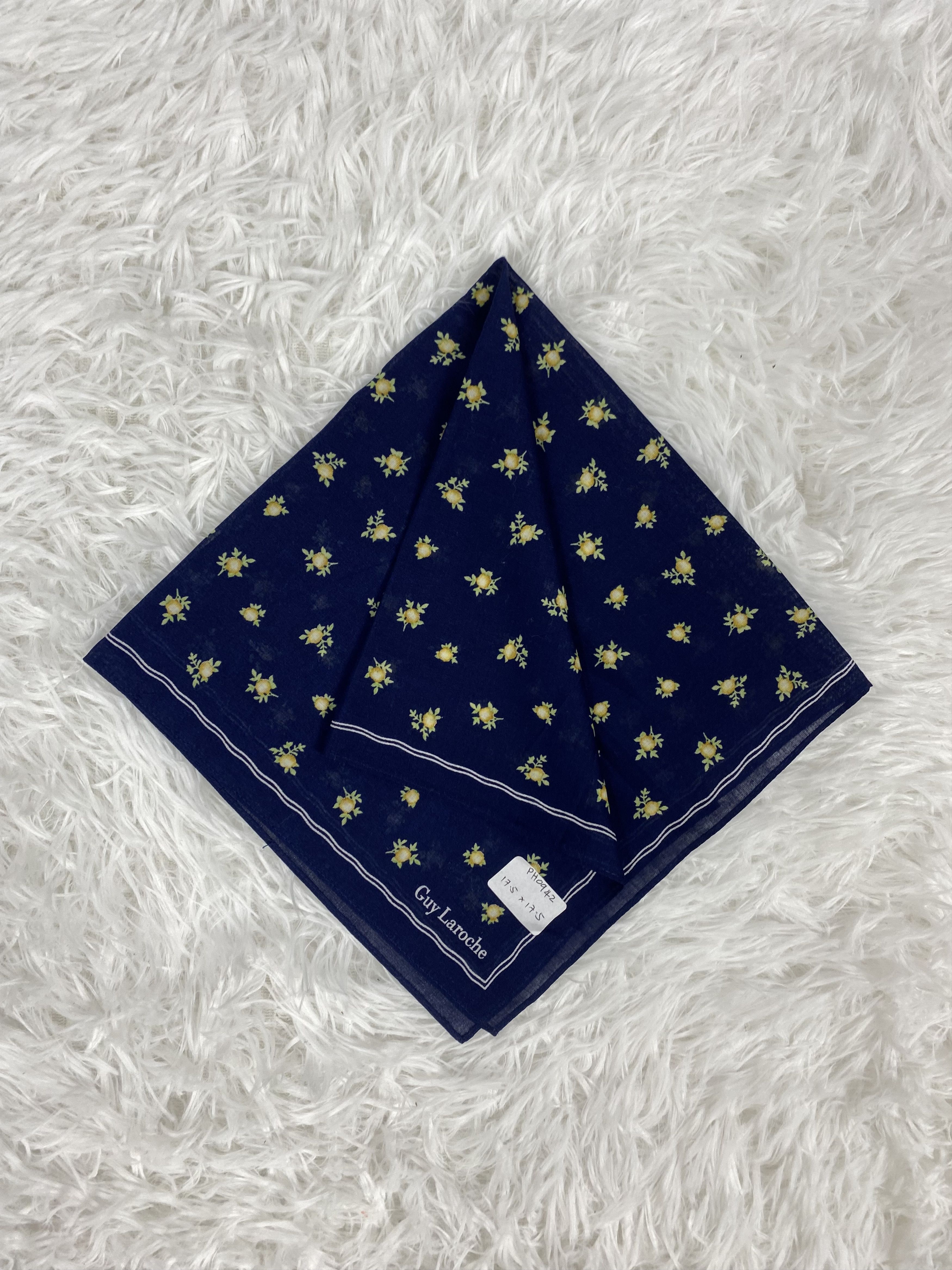 Guy Laroche × Vintage Vintage Guy Laroche Handkerchief Neckerchief PH0942 Size ONE SIZE - 1 Thumbnail