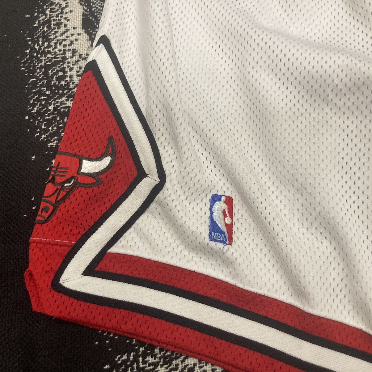 NBA × Nike × Vintage Vintage 90s || Chicago Bulls || Authentic NBA Shorts || Nike Size US 36 / EU 52 - 2 Thumbnail