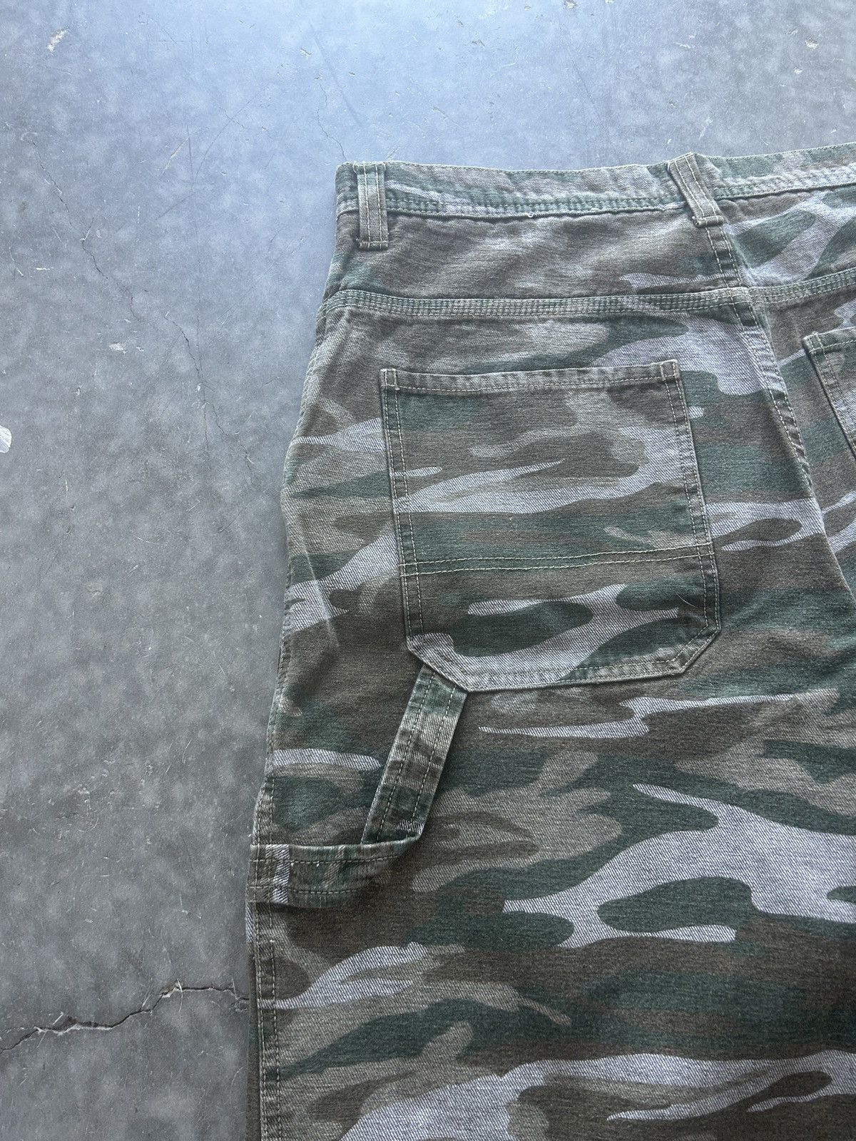 Vintage Vintage Y2K No Boundaries Camo Carpenter Shorts Size US 34 / EU 50 - 5 Thumbnail