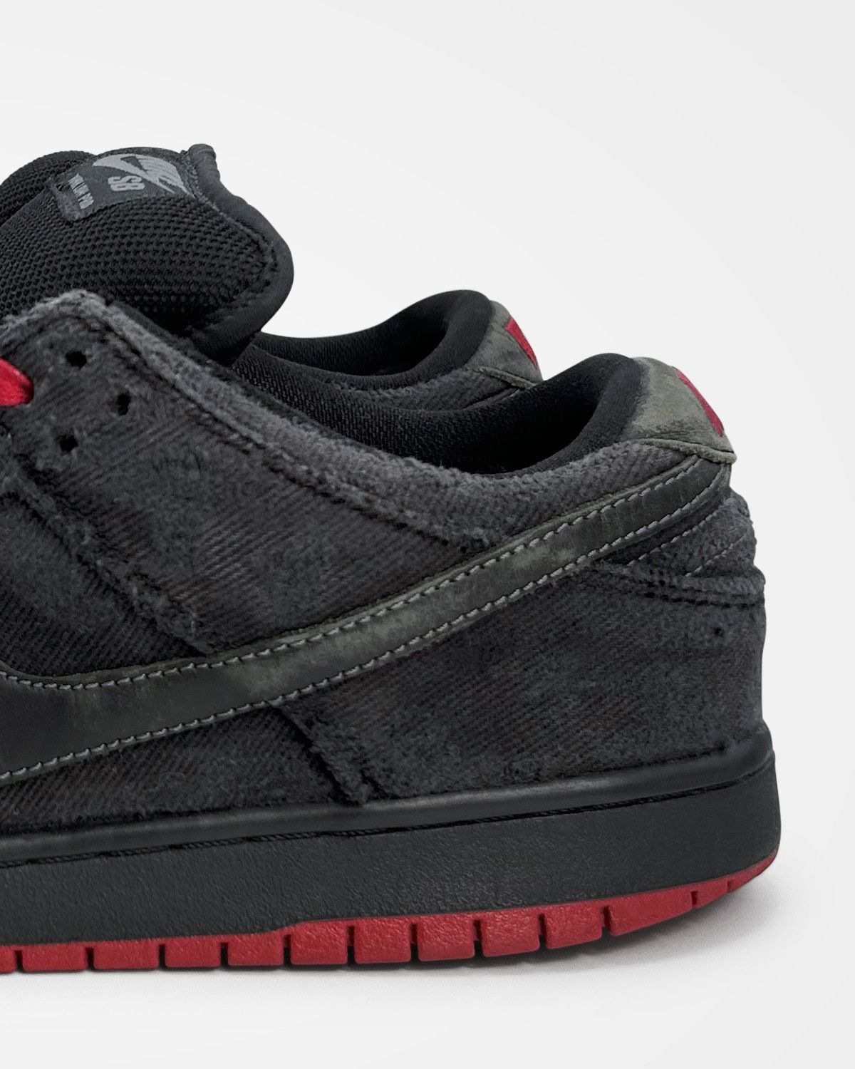 Levi's × Nike Nike SB, 2012 Levis Dunk Low Size US 10.5 / EU 43-44 - 3 Thumbnail