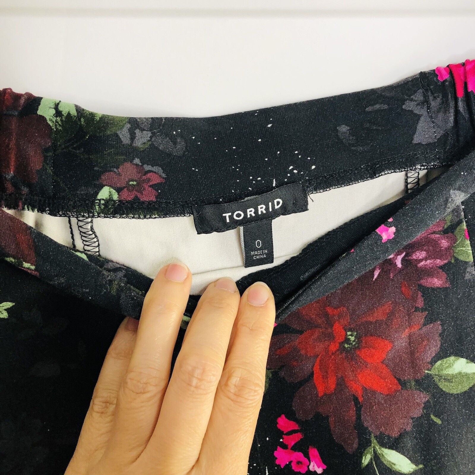 Torrid Torrid Ponte Midi Skirt Lace Trim Black Floral Size 0 Size 25" / US 0 / IT 36 - 6 Thumbnail