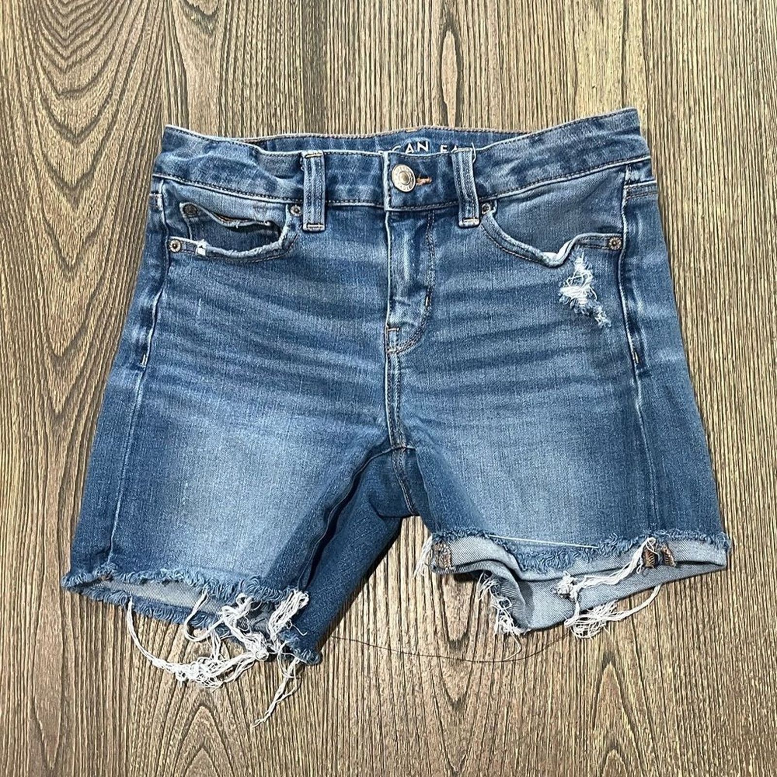 American Eagle Outfitters American Eagle The Dream Jean Midi Shorts Mid-Rise Denim 4 Size 27" / US 4 / IT 40 - 1 Thumbnail
