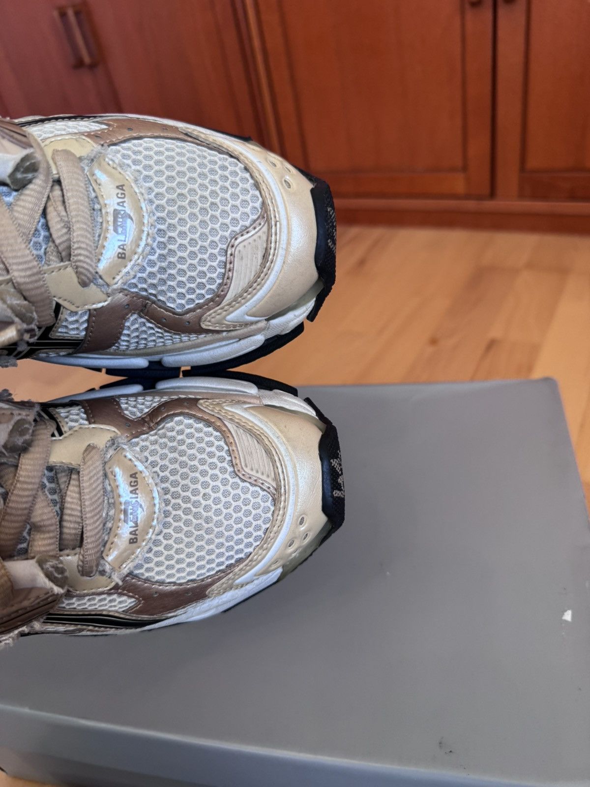 Balenciaga Balenciaga Runner Beige Size US 8 / EU 41 - 11 Thumbnail