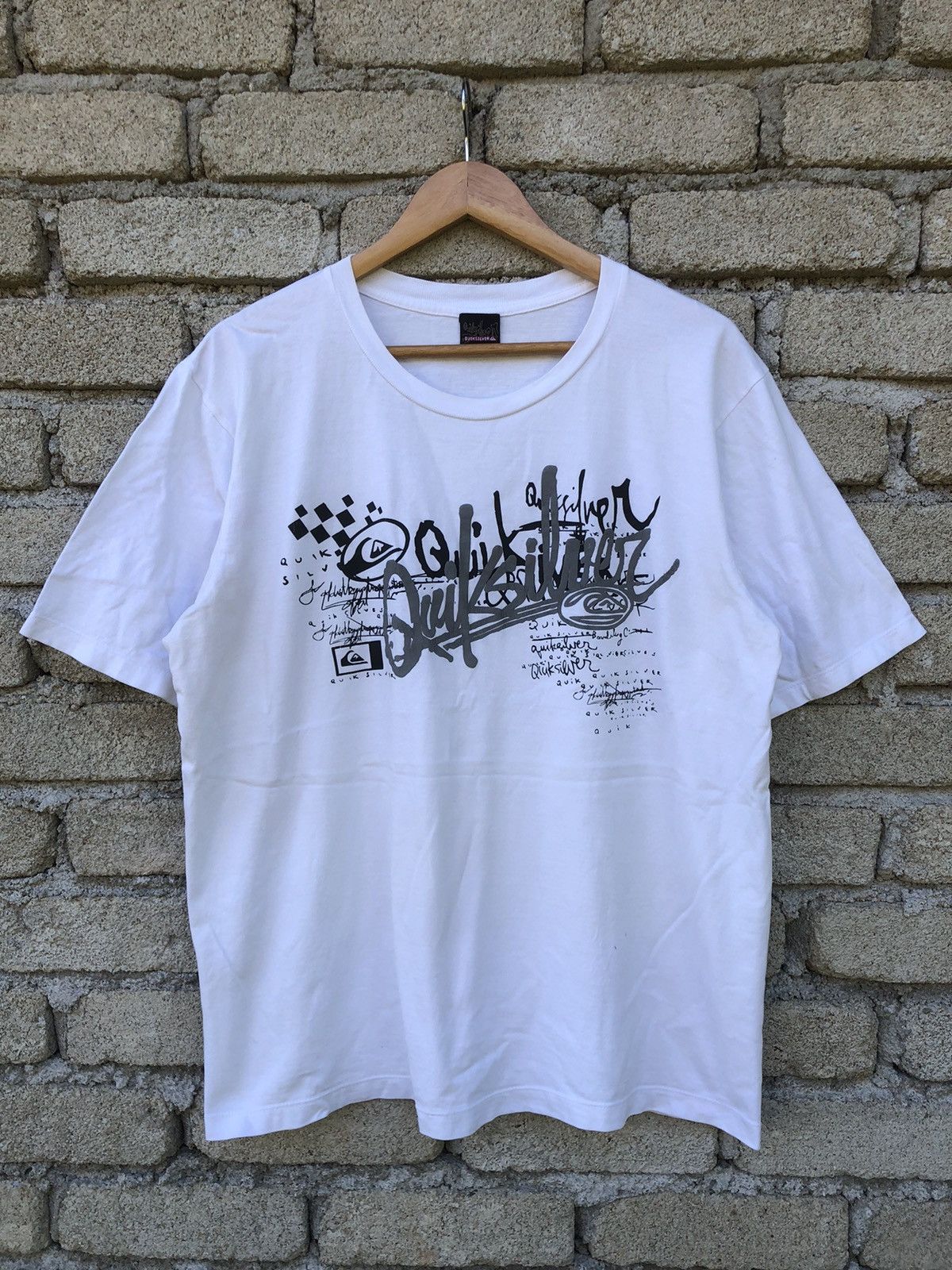 Quiksilver Vintage Y2K Quiksilver All Logo Surfing Tshirt Size US L / EU 52-54 / 3 - 1 Thumbnail