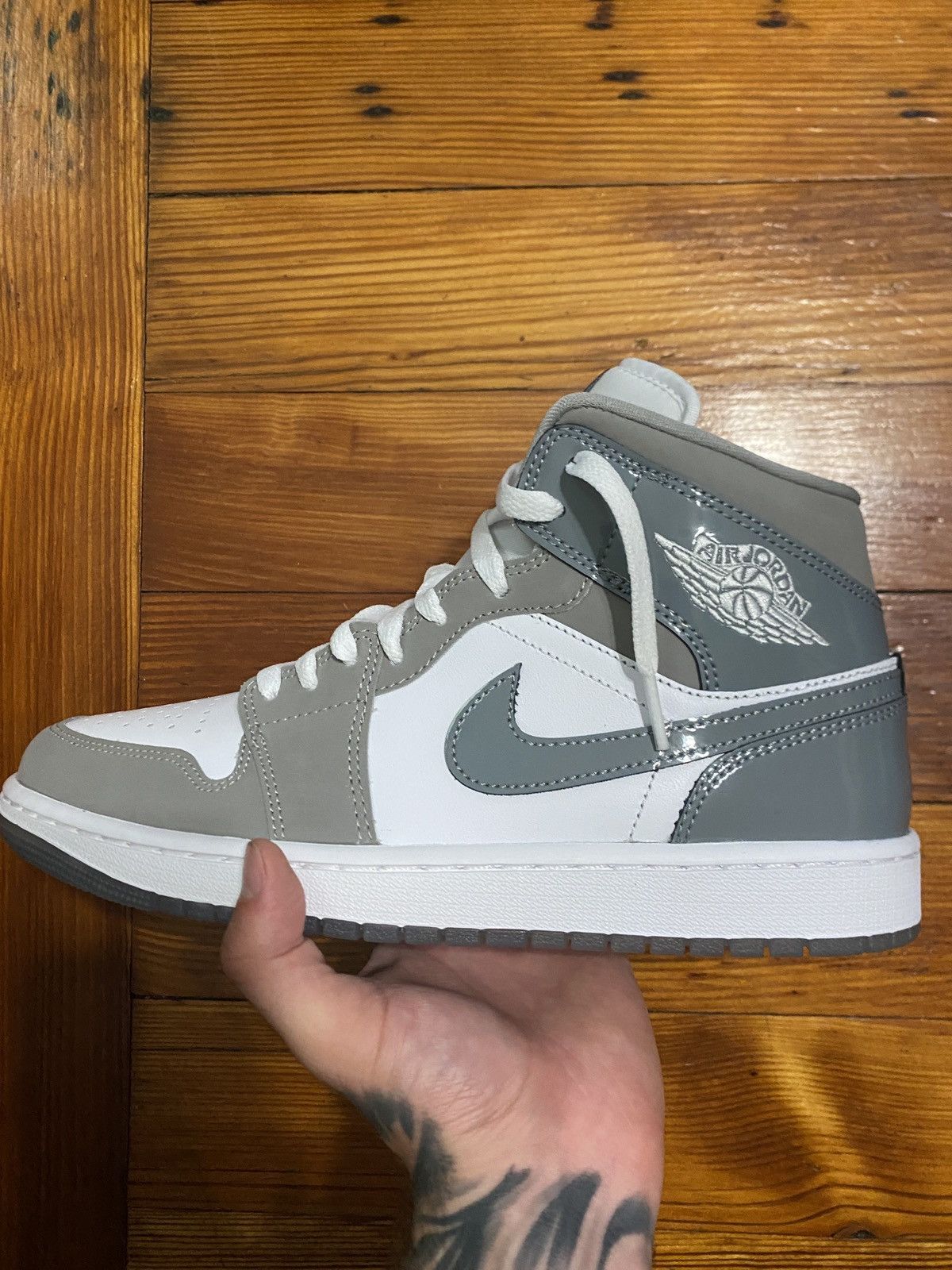Jordan Brand Air Jordan 1 MID SE Size US 9 / EU 42 - 1 Thumbnail