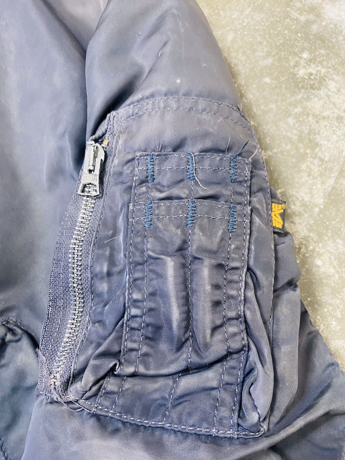 Alpha Industries A08 Vintage Alpha Industies Sunfaded Distressed Bomber Jaket Size US M / EU 48-50 / 2 - 11 Thumbnail