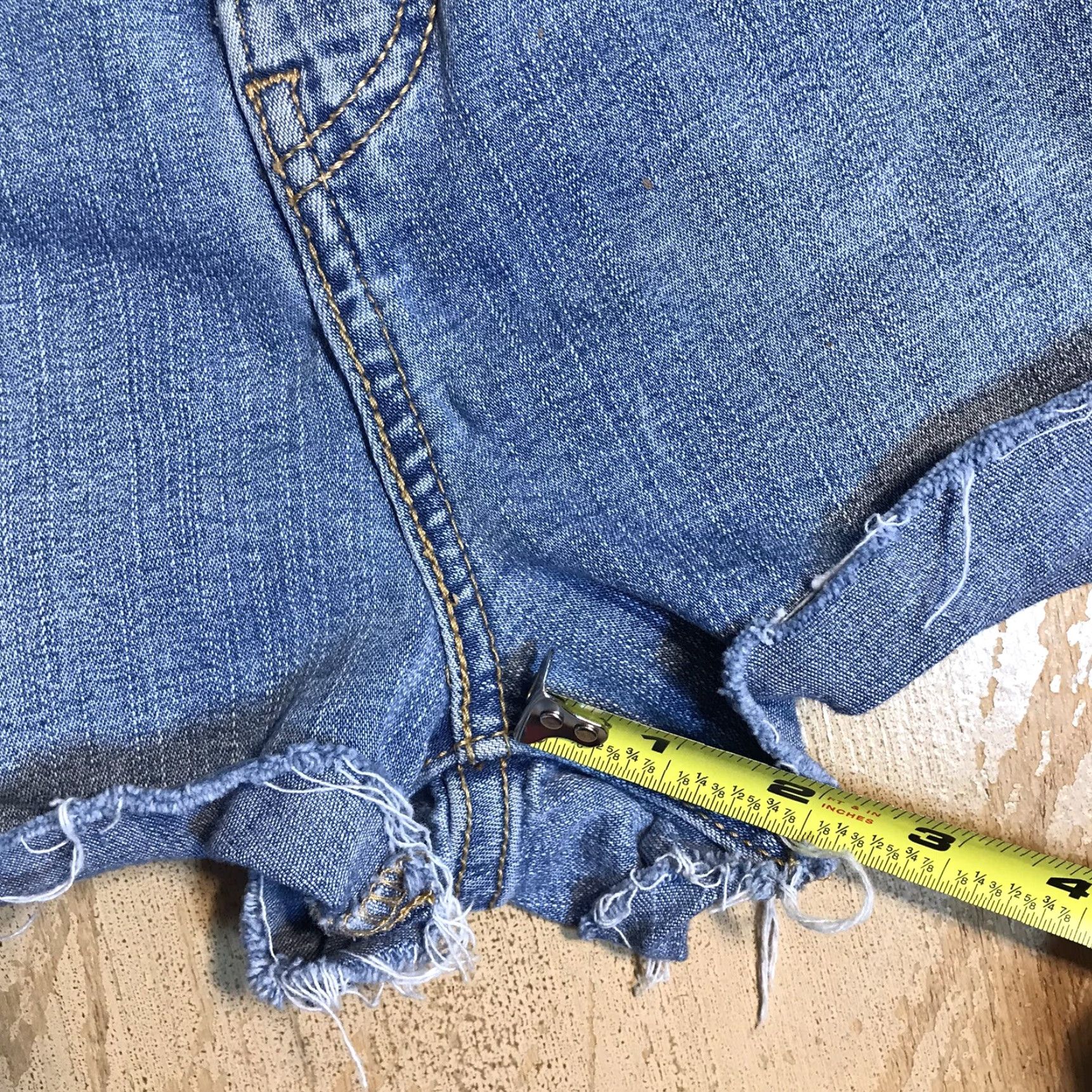Levi's VINTAGE Levi's 512 Shorts Womens Tag 8 Blue Slimming Fit Denim Raw Hem Cut Off Casual Womens 80s 90s Bohemian Classic Beach Walking Size 30" / US 8 / IT 44 - 7 Thumbnail