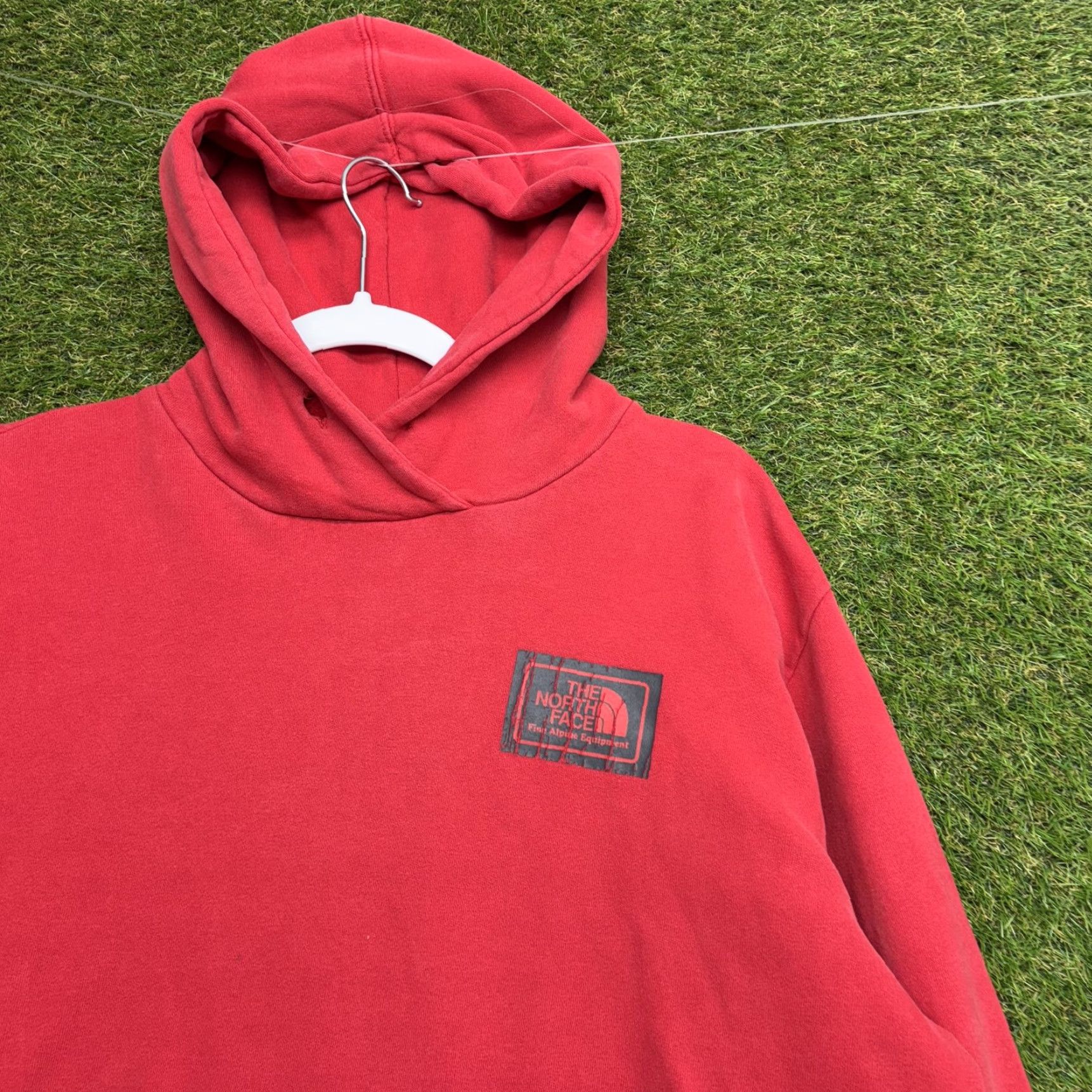 The North Face VINTAGE The North Face Hoodie Shirt Mens Large Red Graphic Print 1968 Alpine Equipment USA Outdoor Retro 90s Mens Size US L / EU 52-54 / 3 - 2 Thumbnail