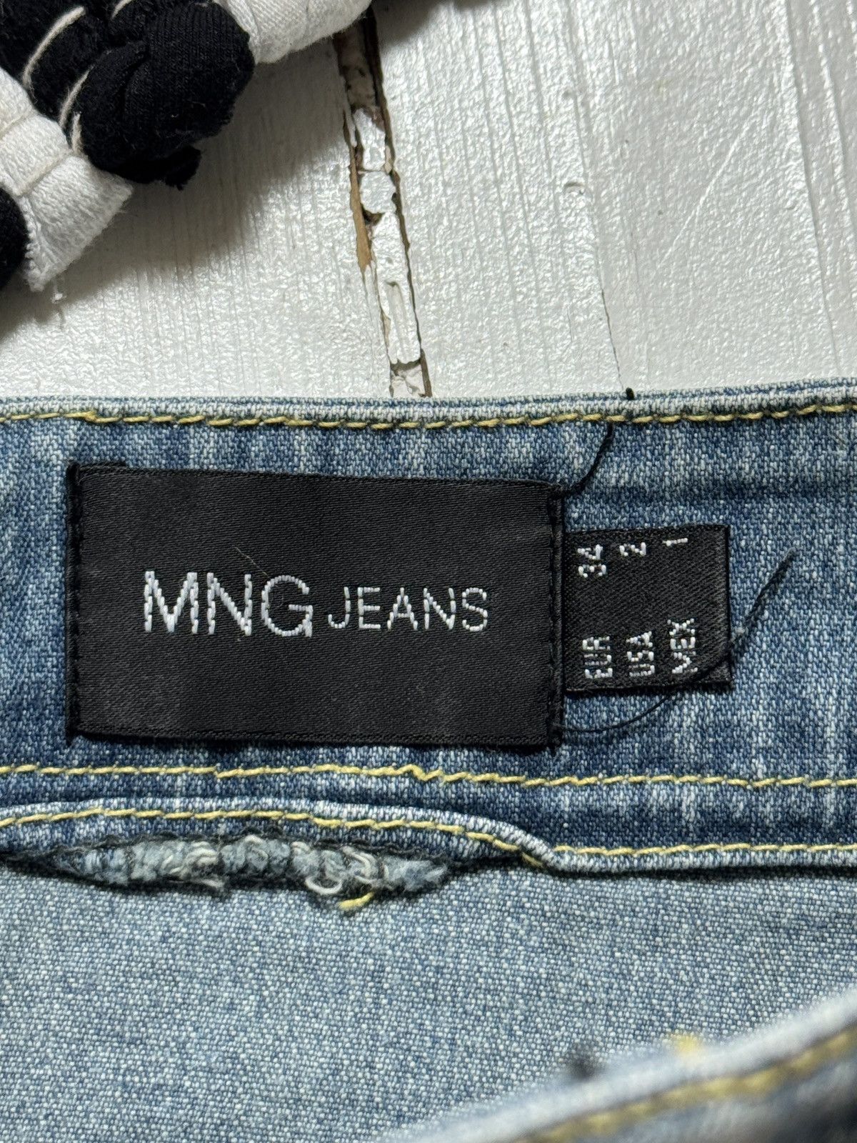 Mango VINTAGE AVANT GARDE BELT STYLE MINI DENIM SKIRT Size 26" / US 2 / IT 38 - 6 Thumbnail