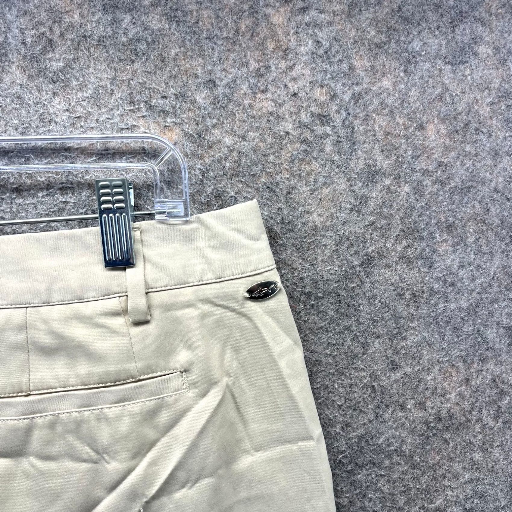 Vintage Greg Norman Shorts Women 10 Beige Chino Flat Front Tan Khaki Golf Knits Size 32" / US 10 / IT 46 - 4 Thumbnail