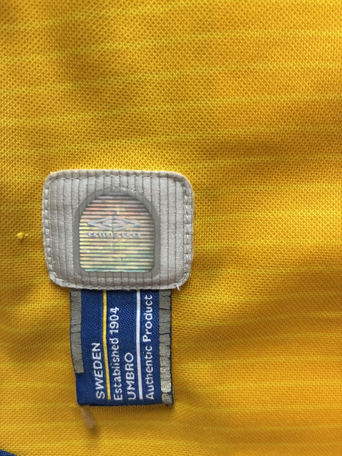 Umbro 2004 Sweden Home Jersey Size US L / EU 52-54 / 3 - 4 Thumbnail
