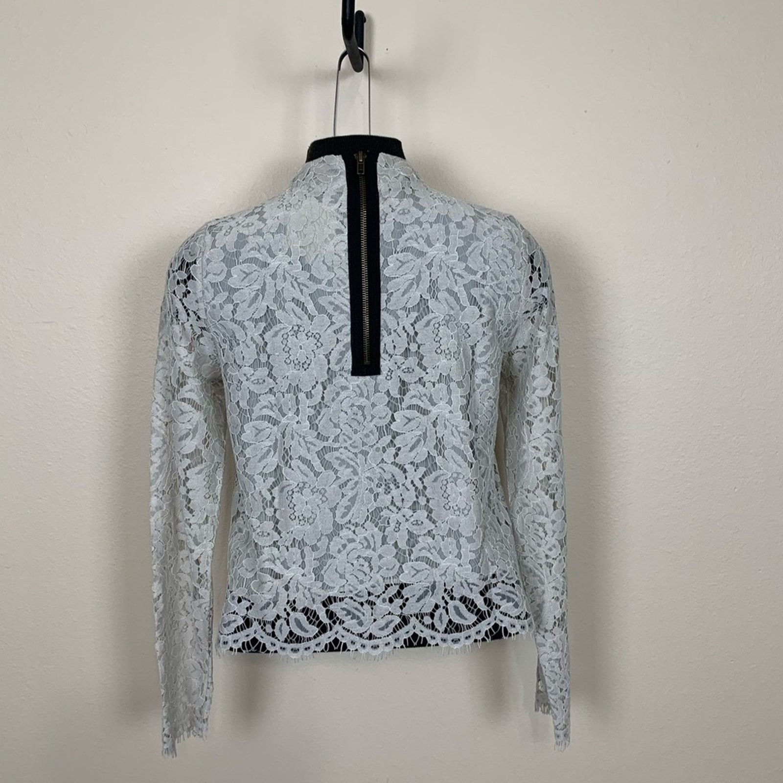 Chaser Brand Chaser Vintage Lace Mock Neck Top Light Gray M Size M / US 6-8 / IT 42-44 - 9 Thumbnail