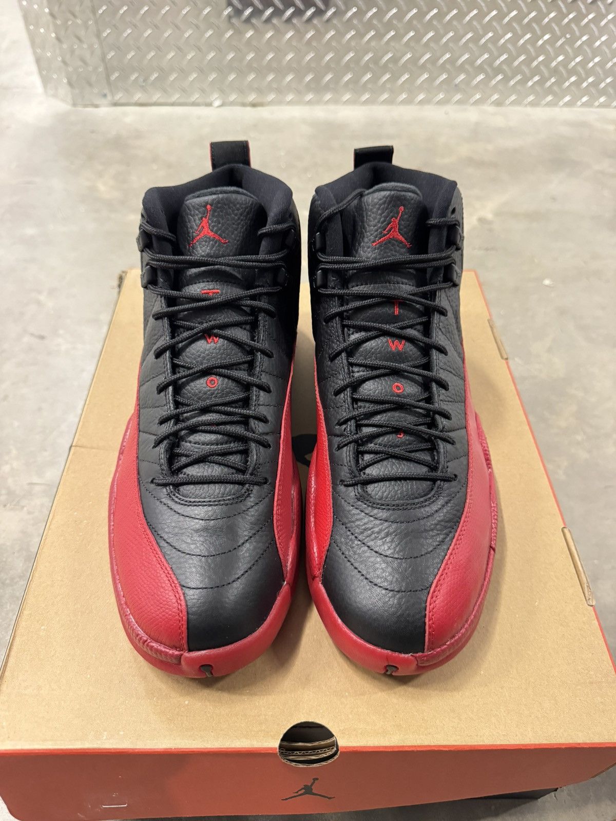 Jordan Brand Jordan 12 Retro Flu Game 2016 Size 11 Size US 11 / EU 44 - 4 Thumbnail