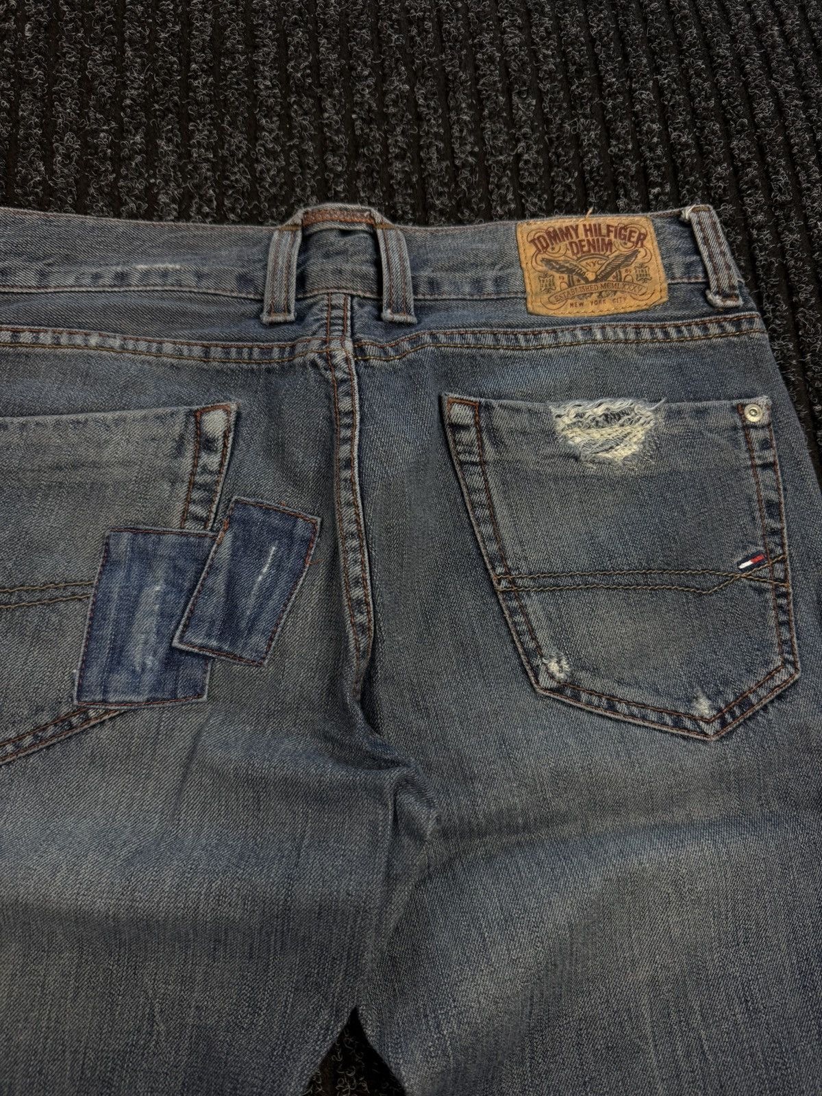 Tommy Hilfiger Tommy Hilfiger Distressed Washed Blue Jeans Denim Pants W 29 Size US 29 - 9 Thumbnail