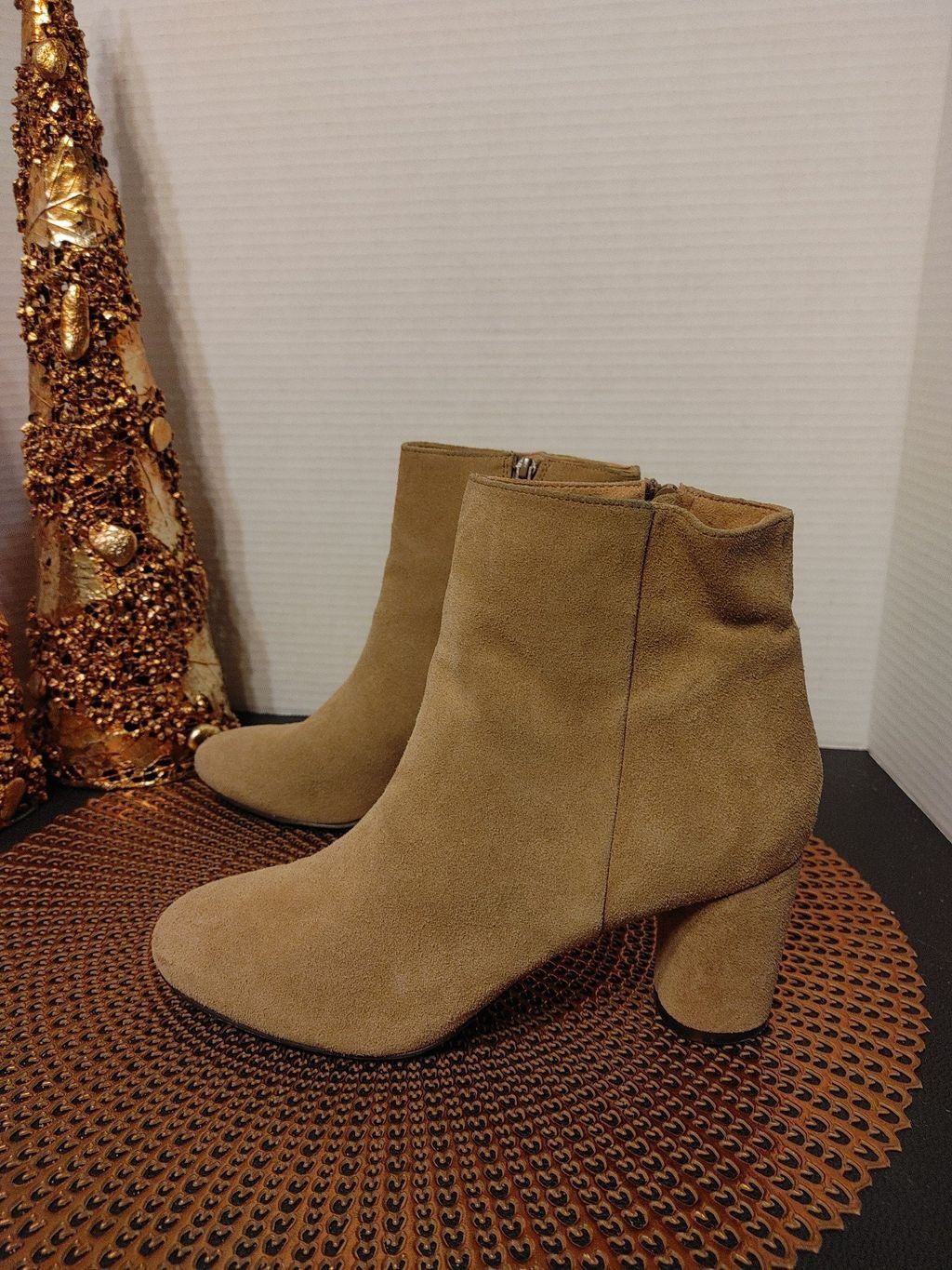 Banana Republic Banana Republic Suede Booties Size 7.5 Size US 7.5 / IT 37.5 - 3 Thumbnail