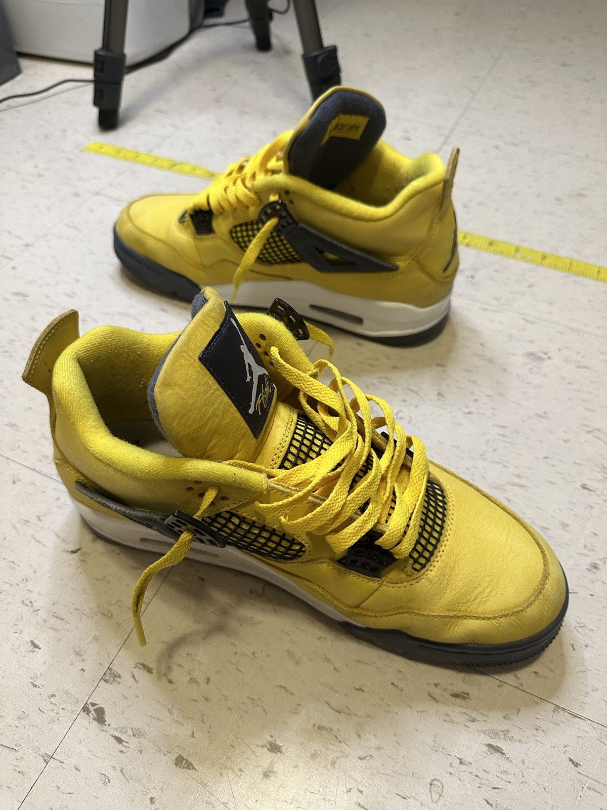 Jordan Brand × Nike Air Jordan 4 Lightning Size US 10.5 / EU 43-44 - 8 Thumbnail