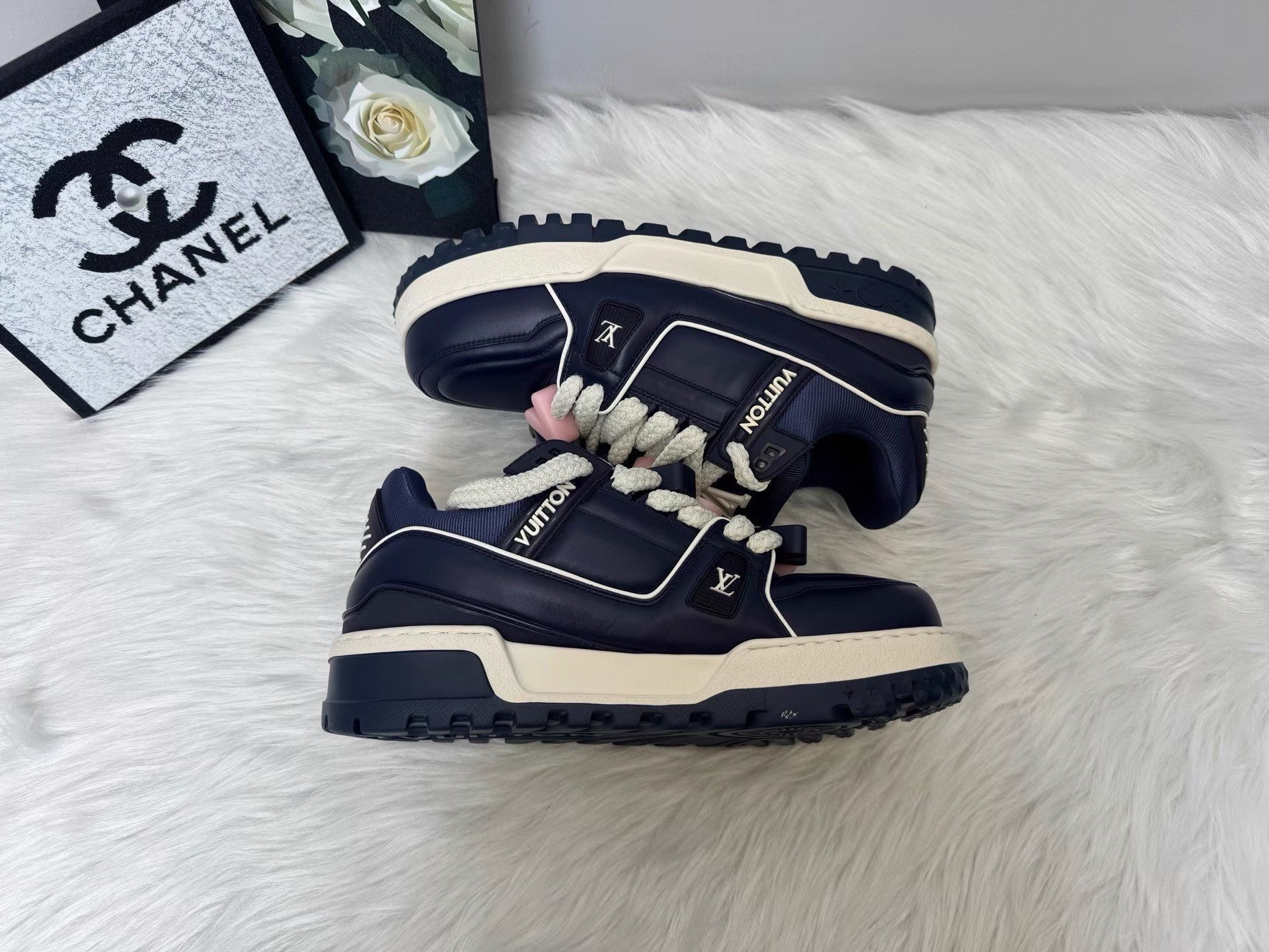 Louis Vuitton Louis Vuitton Blue Leather Valentine Men's Item K36 Size US 8.5 / EU 41-42 - 6 Thumbnail