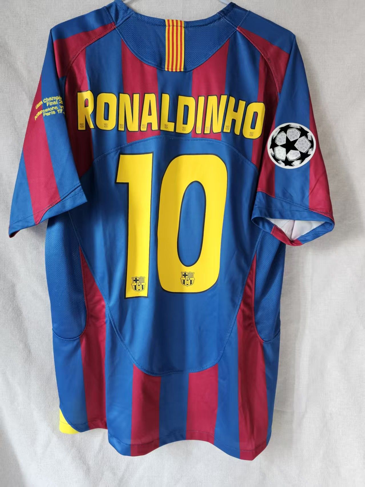 Other 2005 06 Barcelona #10 Ronaldinho Jersey Home Size US S / EU 44-46 / 1 - 1 Thumbnail