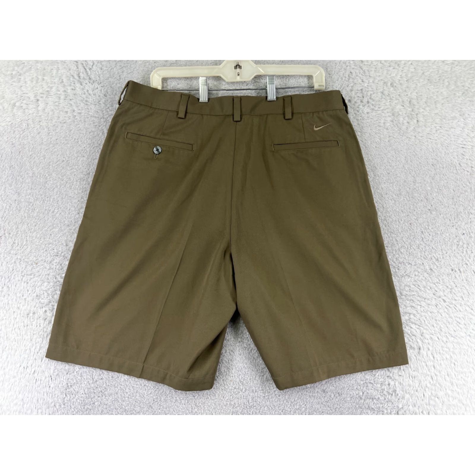 Nike Nike Shorts Adult 36 Beige Golf Pockets 36x10 Swoosh Polyester Bermuda Casual Mens Athletic Sports 90s (Vintage) Size US 36 / EU 52 - 2 Thumbnail