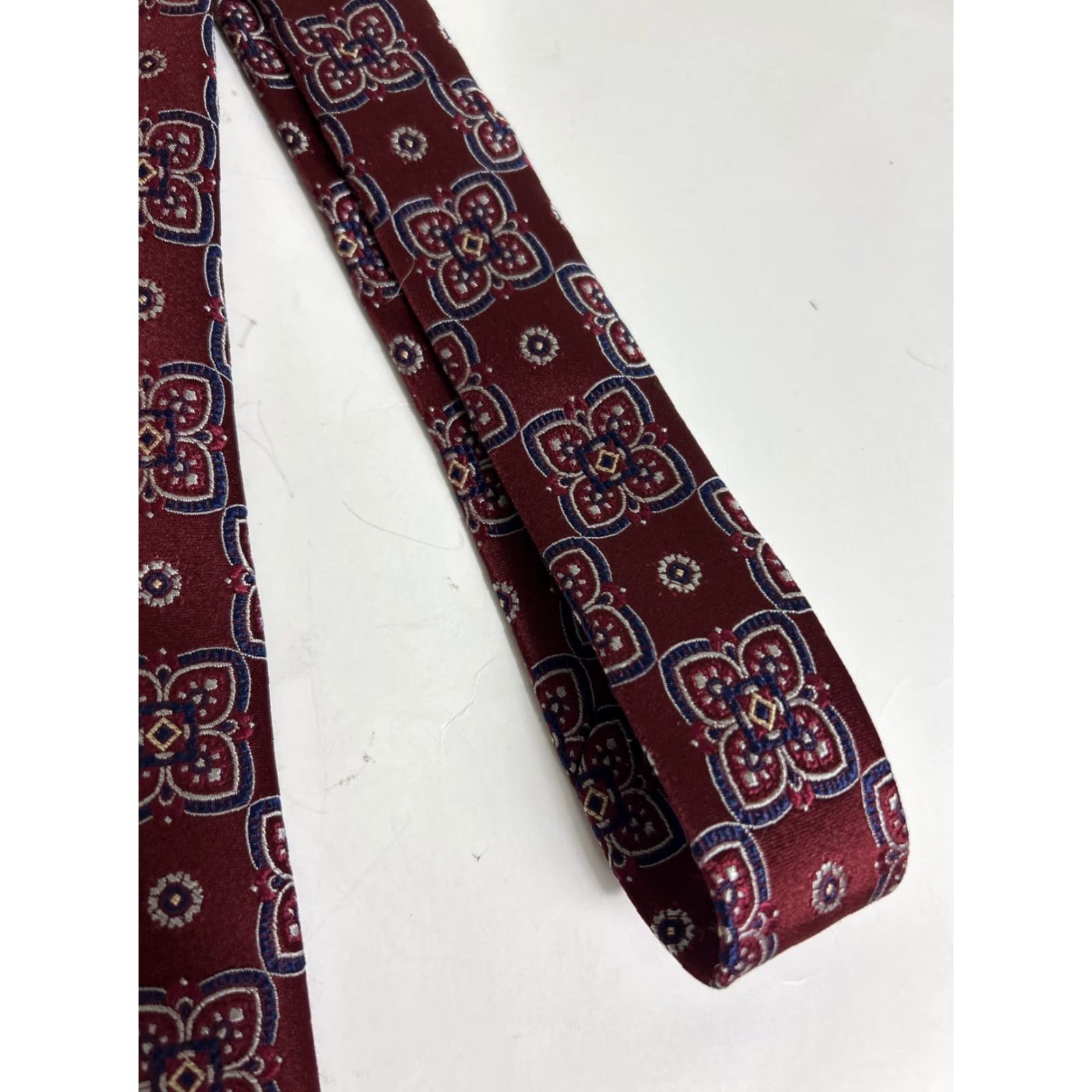 Robert Talbott VINTAGE Robert Talbott Tie Geometric Red Blue Hand Sewn Mens Size ONE SIZE - 4 Thumbnail