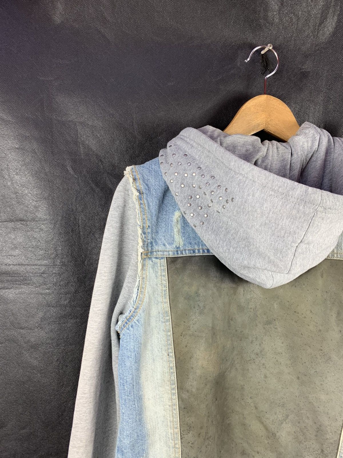 RVCA Steals! RVCA Erin Wasson Distressed Denim Jeans Jacket Size US M / EU 48-50 / 2 - 5 Thumbnail