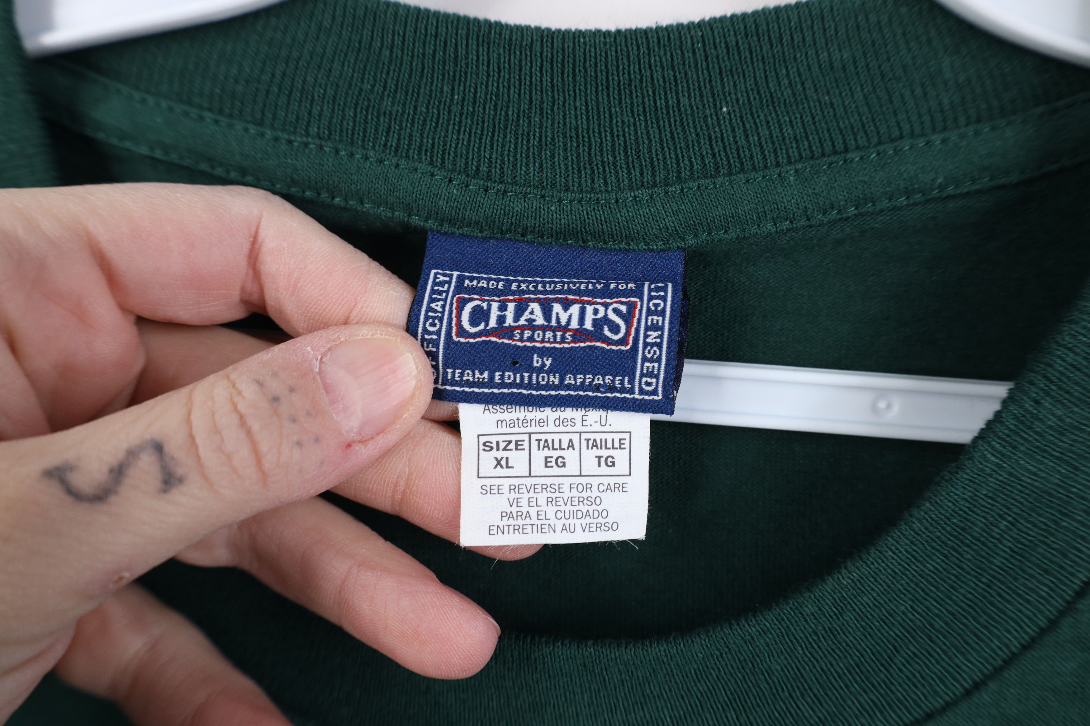 Vintage Vintage University of South Florida Bulls Jumbo T-Shirt Size US XL / EU 56 / 4 - 8 Thumbnail