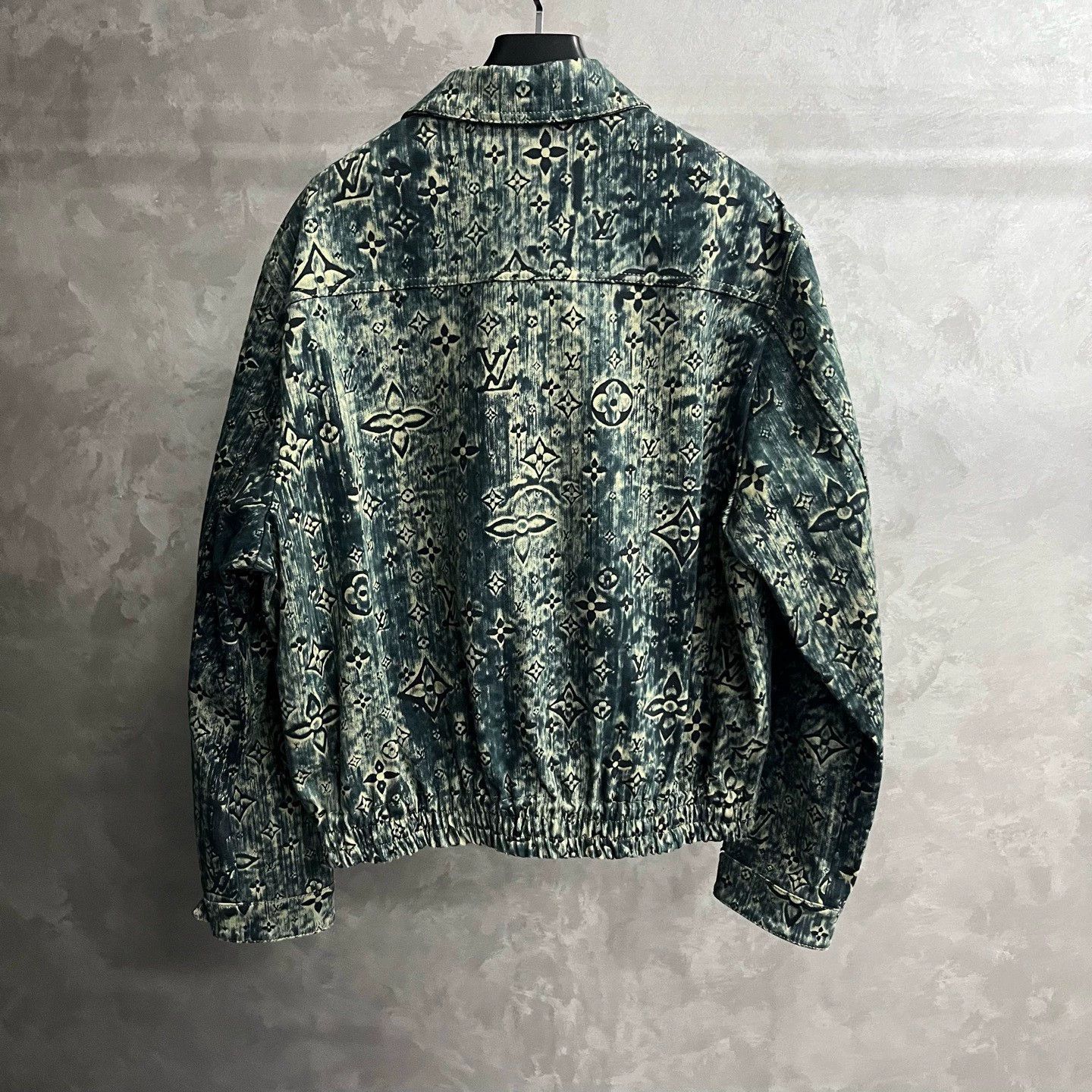 Louis Vuitton gray logo button-up long sleeve denim jacket Size US L / EU 52-54 / 3 - 5 Thumbnail