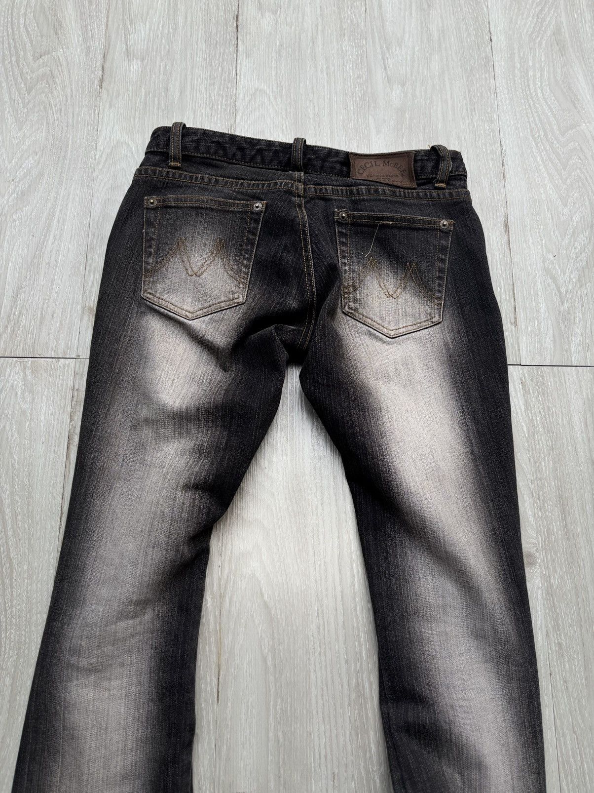 Japanese Brand CECIL MCBEE distressed micro flare jeans Size US 26 / EU 42 - 6 Thumbnail