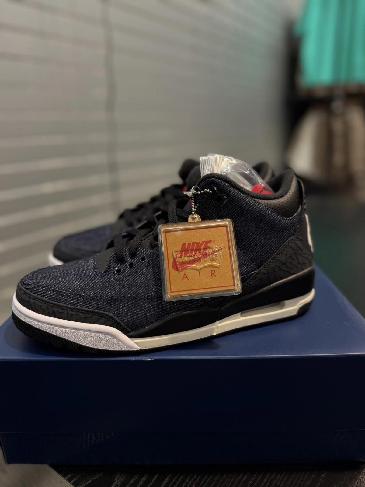 Jordan Brand Levi's x Air Jordan 3 Retro Men's Size 9 Indigo Denim NEW Size US 9 / EU 42 - 1 Thumbnail