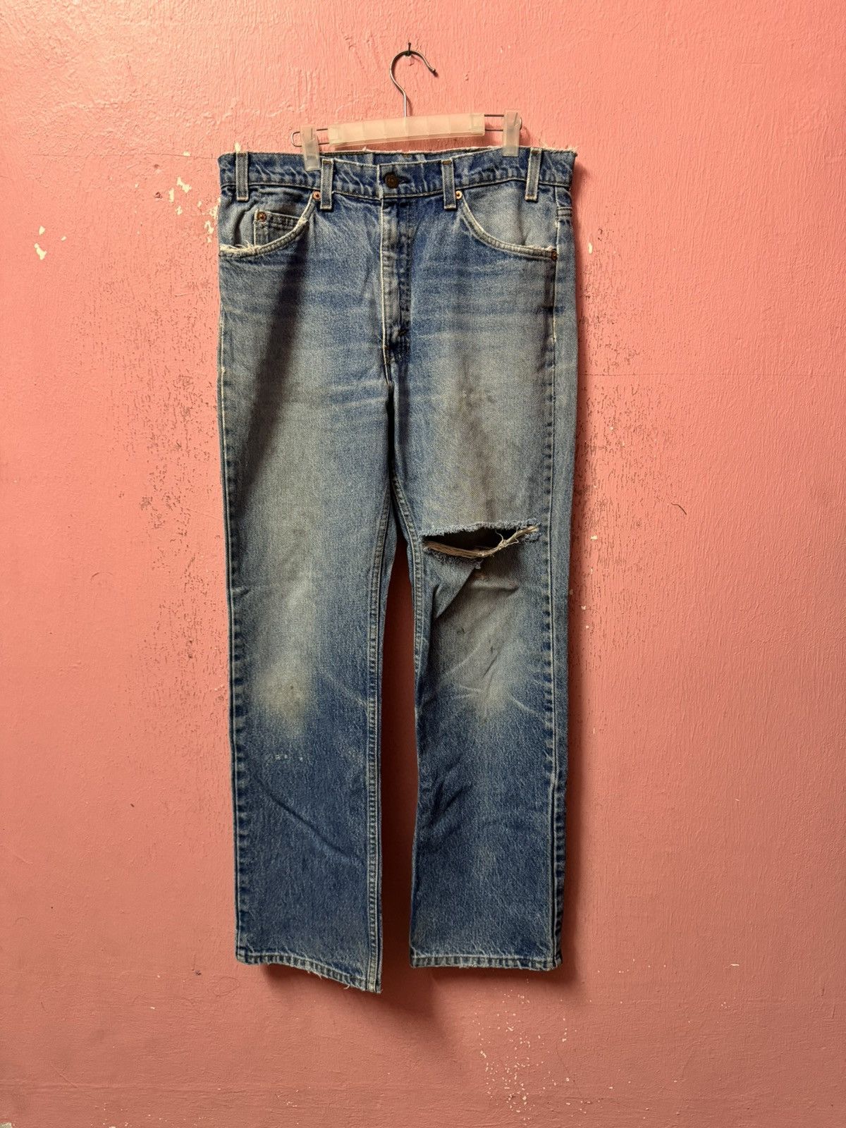 image of Levis Distress Jeans in Blue, Men's (Size 33)