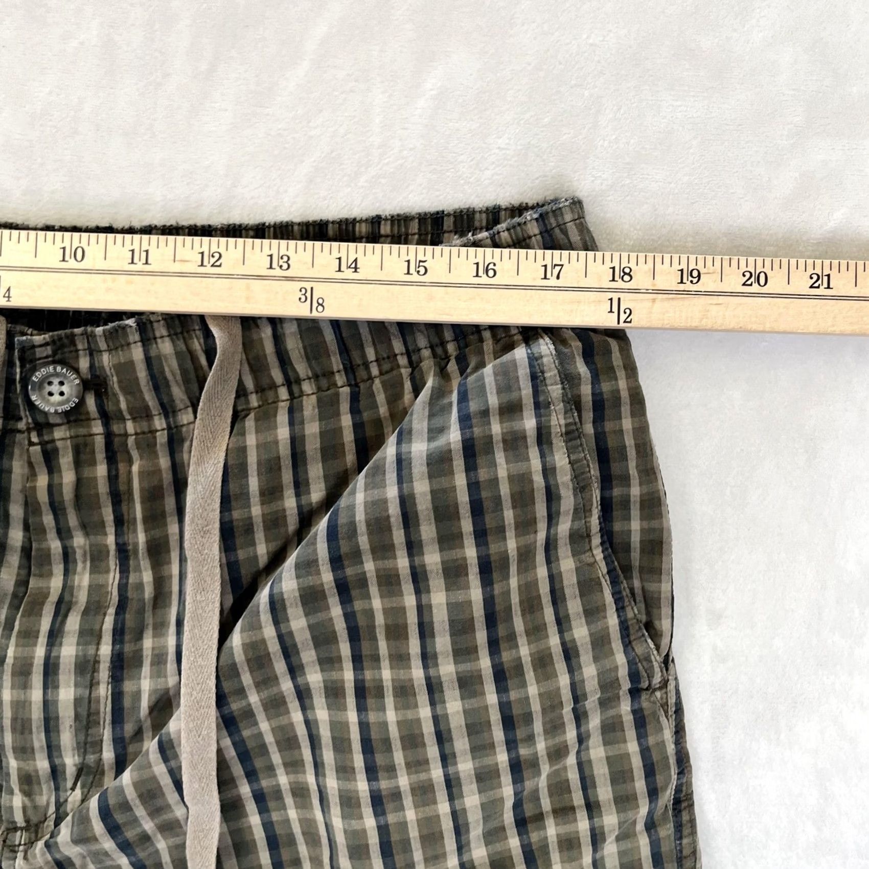 Eddie Bauer VINTAGE Eddie Bauer Shorts Mens L Green Plaid Drawstring Waist 8 Inseam Size US 33 - 3 Thumbnail