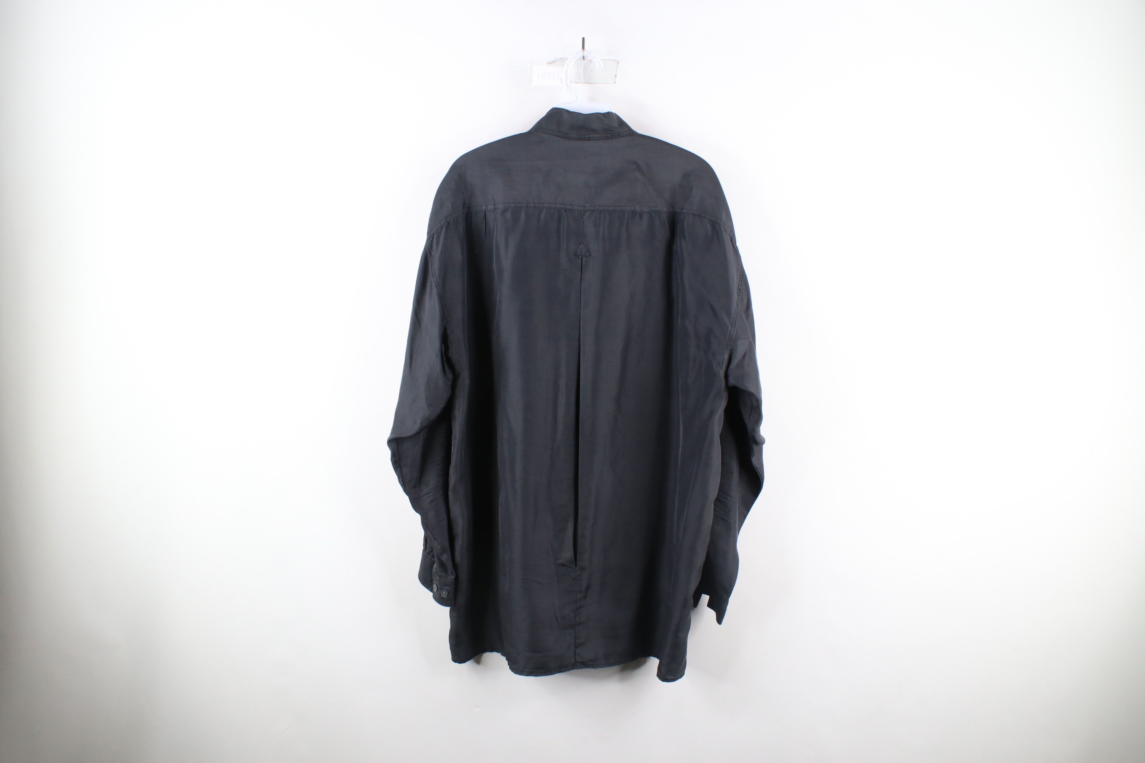 Vintage Vintage 90s Streetwear Fit Silk Collared Button Shirt Black Size US M / EU 48-50 / 2 - 8 Thumbnail