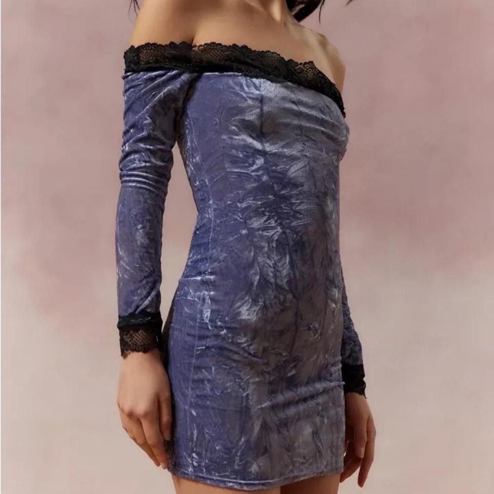 Urban Outfitters Urban Outfitters Purple Velvet Off the Shoulders Dress Size XS / US 0-2 / IT 36-38 - 1 Thumbnail