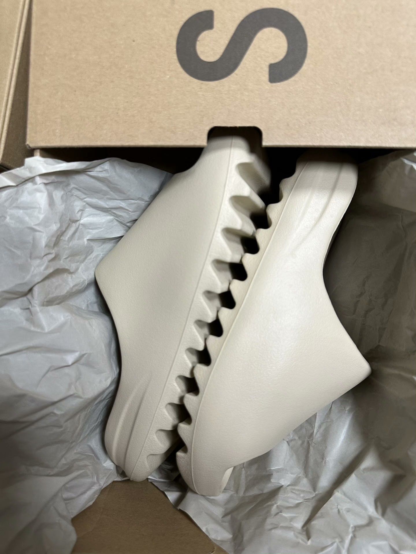 Yeezy Yeezy White Lowtop Sneakers 40 Men Size US 7.5 / EU 40-41 - 1 Thumbnail
