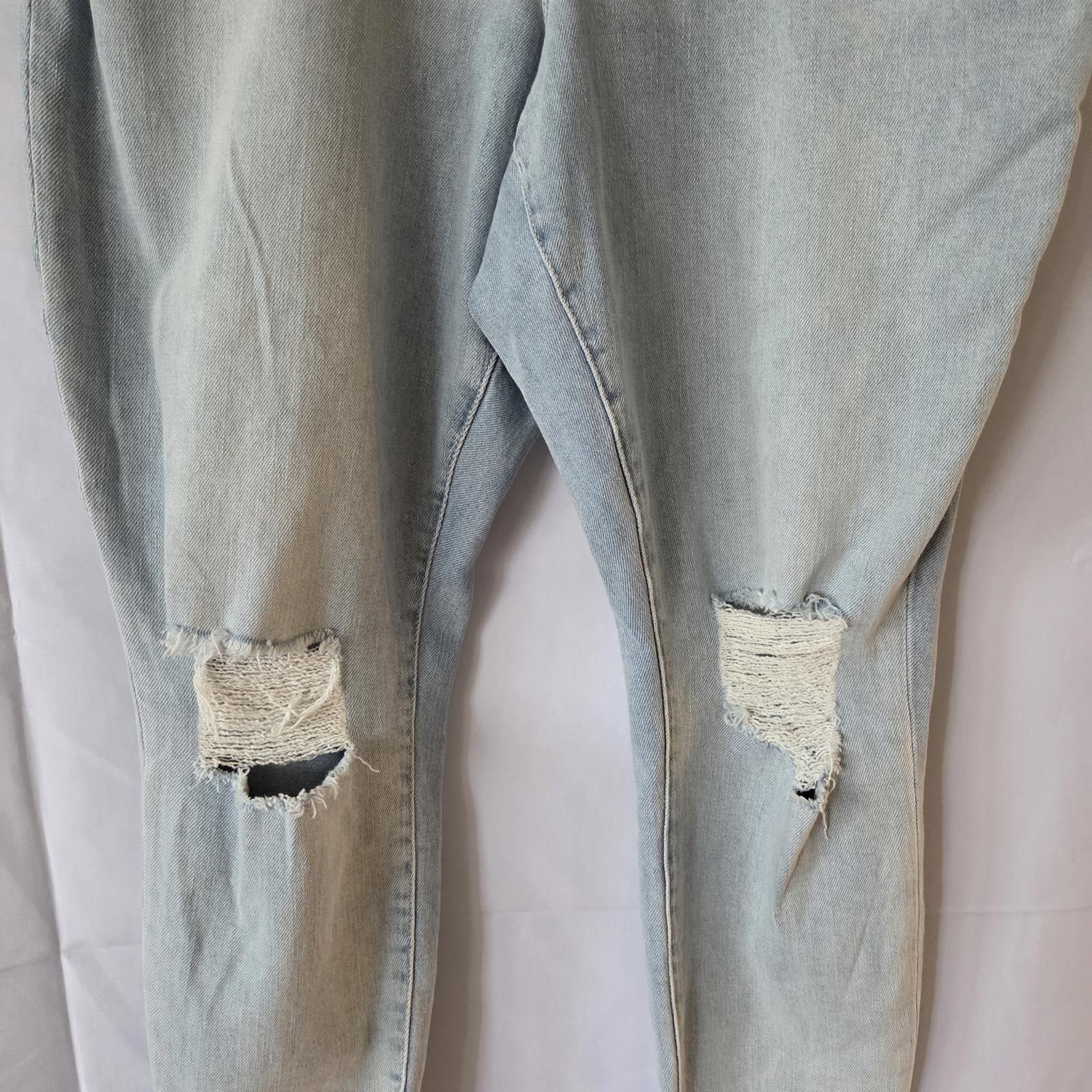 Designer Good American - Good Leg Distressed Crop Jean - Size 16 Size 38" / US 16 / IT 52 - 3 Thumbnail