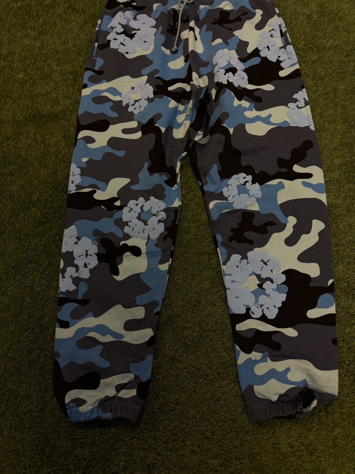 DENIM TEARS Denim Tears Sweatpants Blue Cotton Wreath Camo Size XL New Size US 33 - 2 Thumbnail