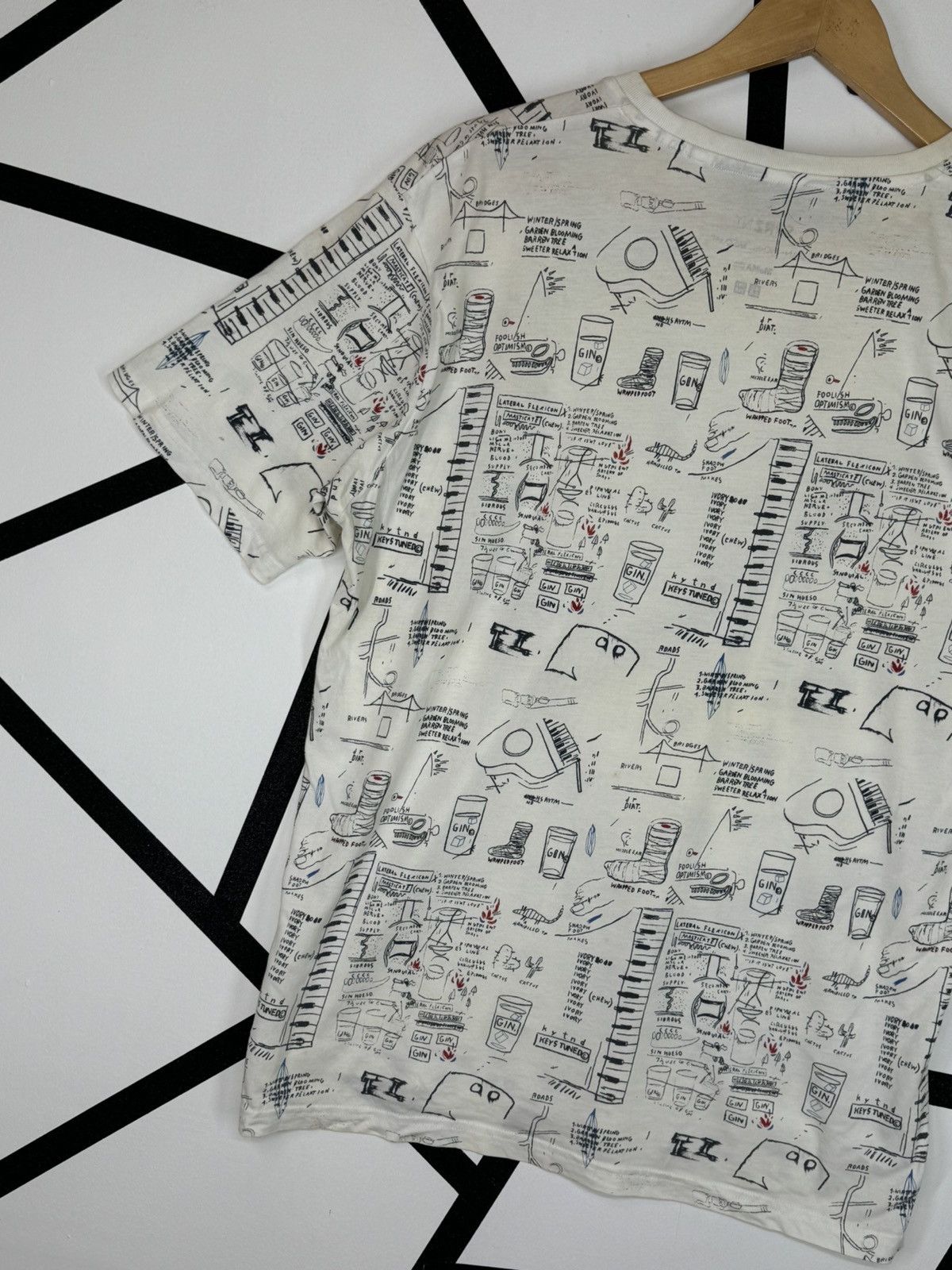 Uniqlo JEAN MICHEL BASQUIAT ART DESIGNER FULL PRINT TEE Size US M / EU 48-50 / 2 - 7 Thumbnail