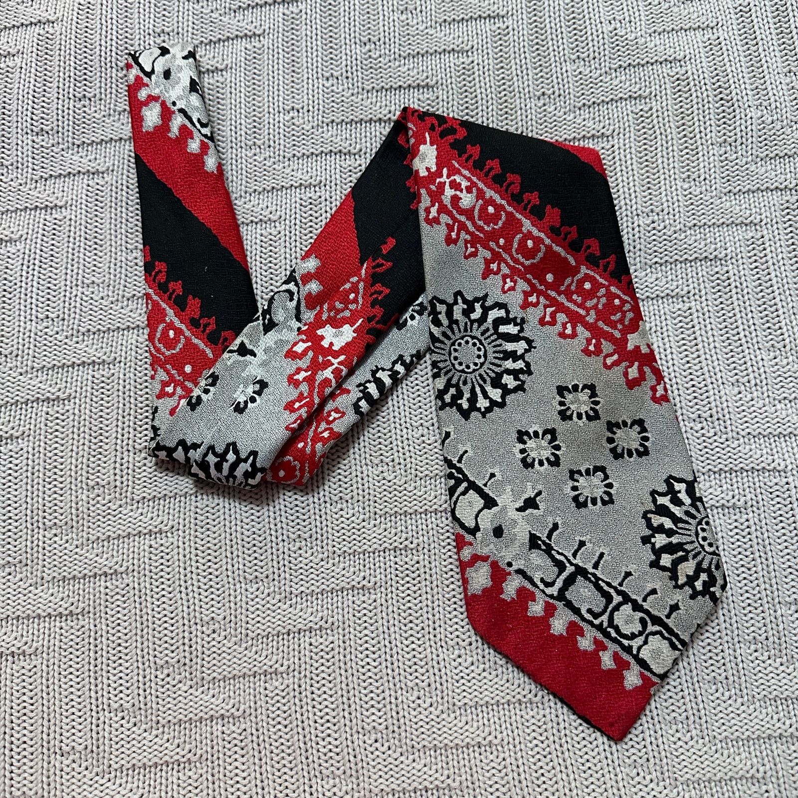 Oleg Cassini Vintage Oleg Cassini red bandana print men's tie Size ONE SIZE - 1 Thumbnail