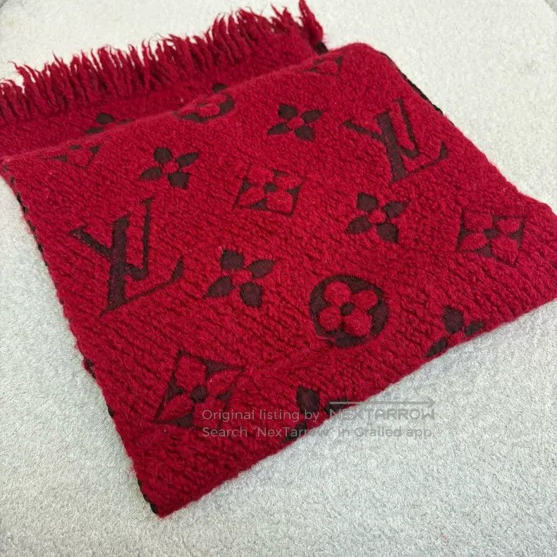 Louis Vuitton Louis Vuitton Wool red full logo fringed scarf Size ONE SIZE - 1 Thumbnail
