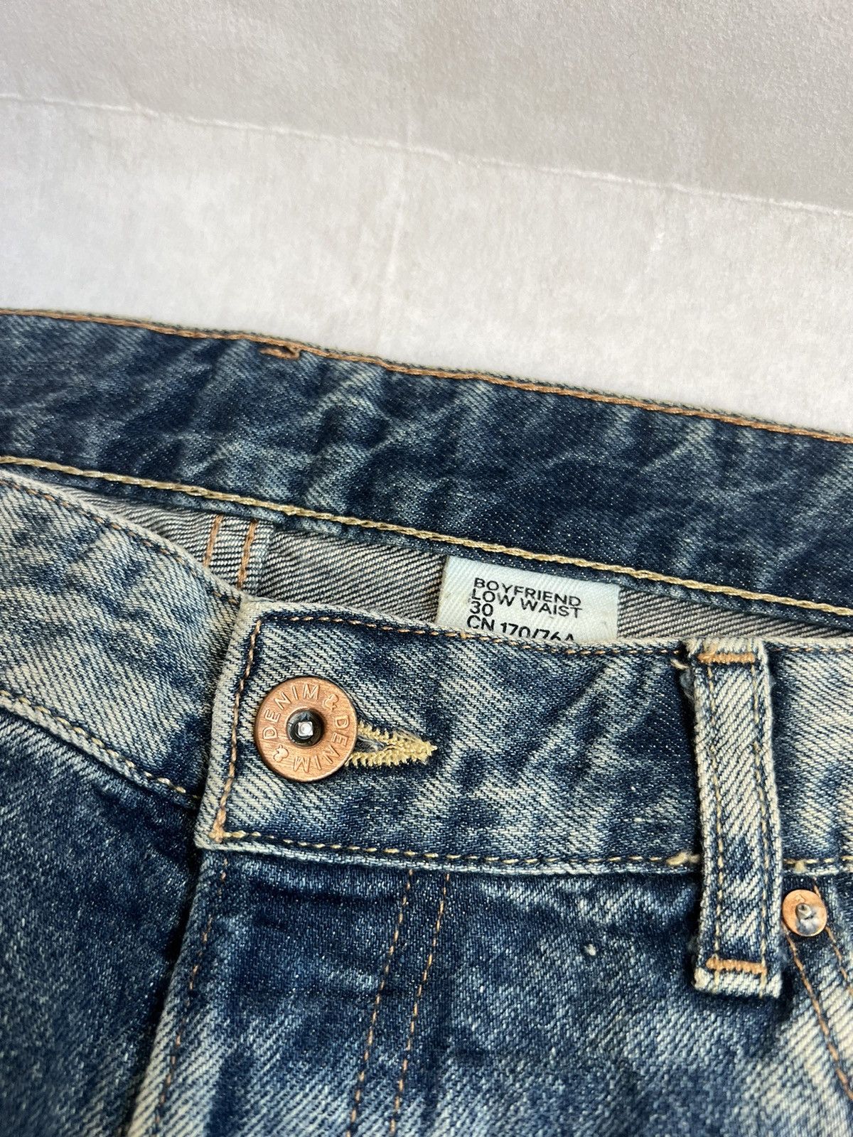 H&M &Denim H&M Skinny Boyfriend Fit Acid Wash Distressed Denim Size US 36 / EU 52 - 6 Thumbnail