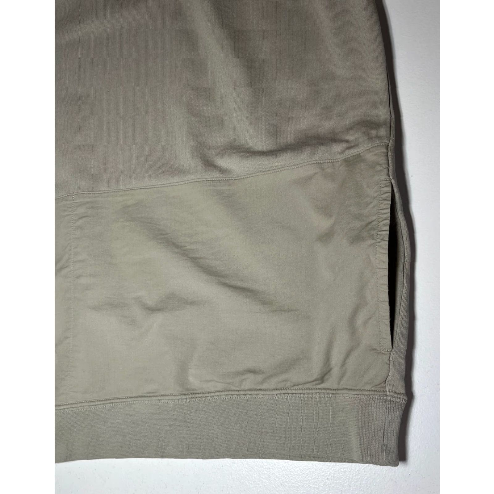 destin Kestin Men’s Heavyweight Cotton T-Shirt with Bottom Pockets XL Gray Shirt Mens XL Cotton Pocket T-Shirt City Designer Size US XL / EU 56 / 4 - 7 Thumbnail