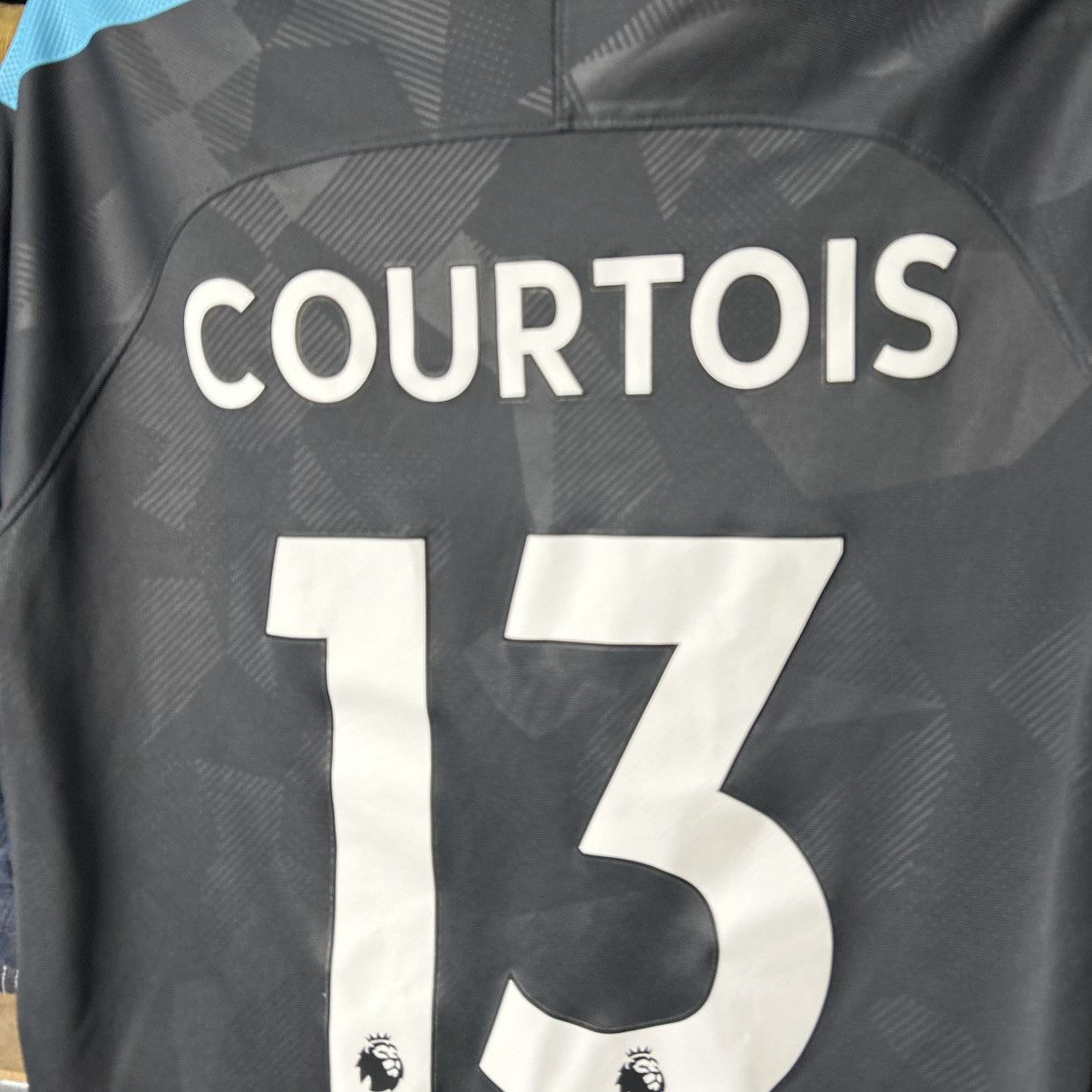 Nike Nike FC Chelsea 2017 Courtois player 17 home soccer jersey Size US S / EU 44-46 / 1 - 11 Thumbnail