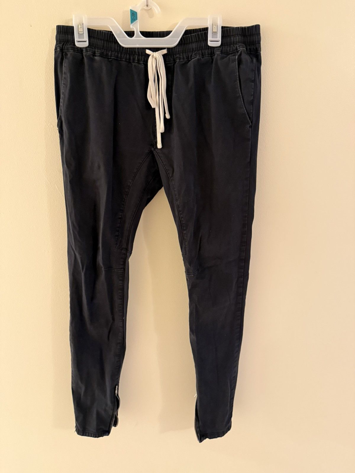 Pacsun Black skinny jeans/Sweats Size US 32 / EU 48 - 1 Thumbnail