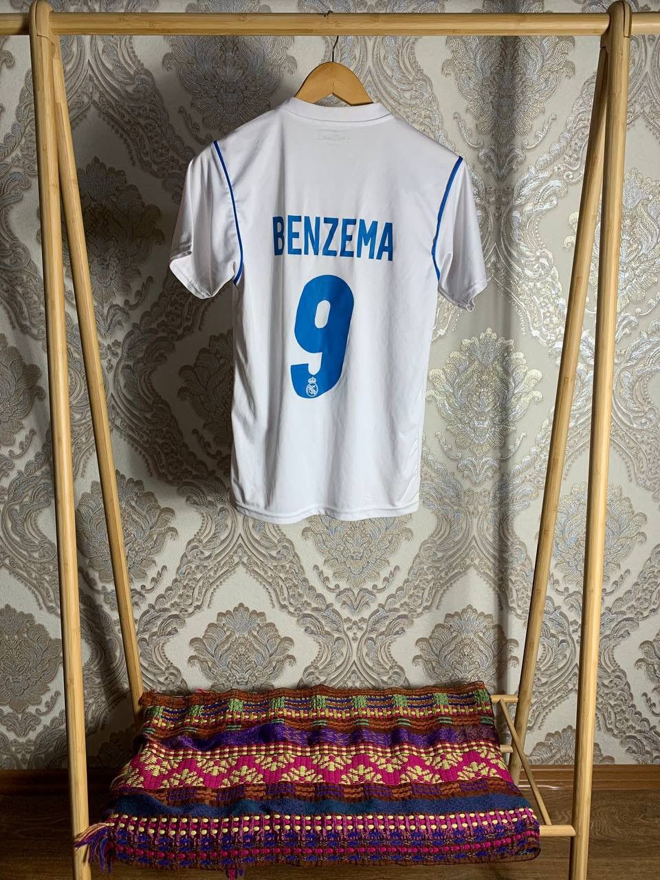 Vintage VERY RARE ADIDAS FC REAL MADRID SPAIN SOCCER JERSEY RETRO Size US XS / EU 42 / 0 - 5 Thumbnail