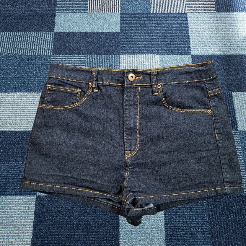 Forever 21 FOREVER 21 Women Dark Blue Denim Mom Jean Shorts Size 29 Regular Solid High Rise Size 29" - 1 Thumbnail